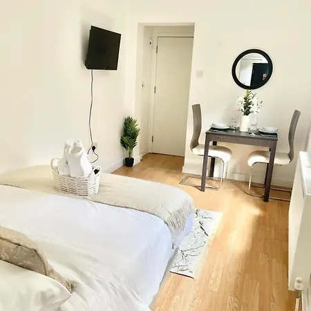 Studio Flat With Private Patio In Stratford Londres Extérieur photo