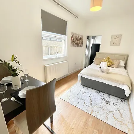 Studio Flat With Private Patio In Stratford Londres Extérieur photo