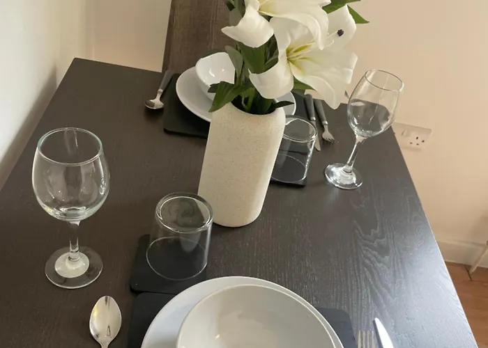 Studio Flat With Private Patio In Stratford